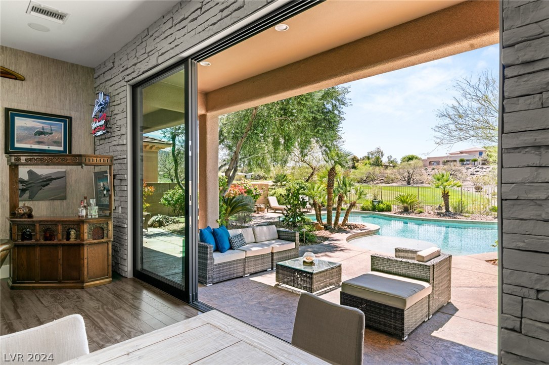 5 IBIS Court