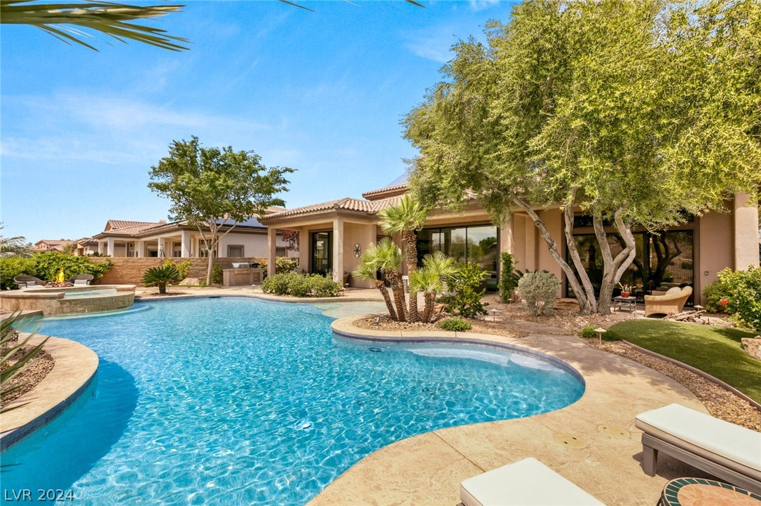 5 IBIS Court