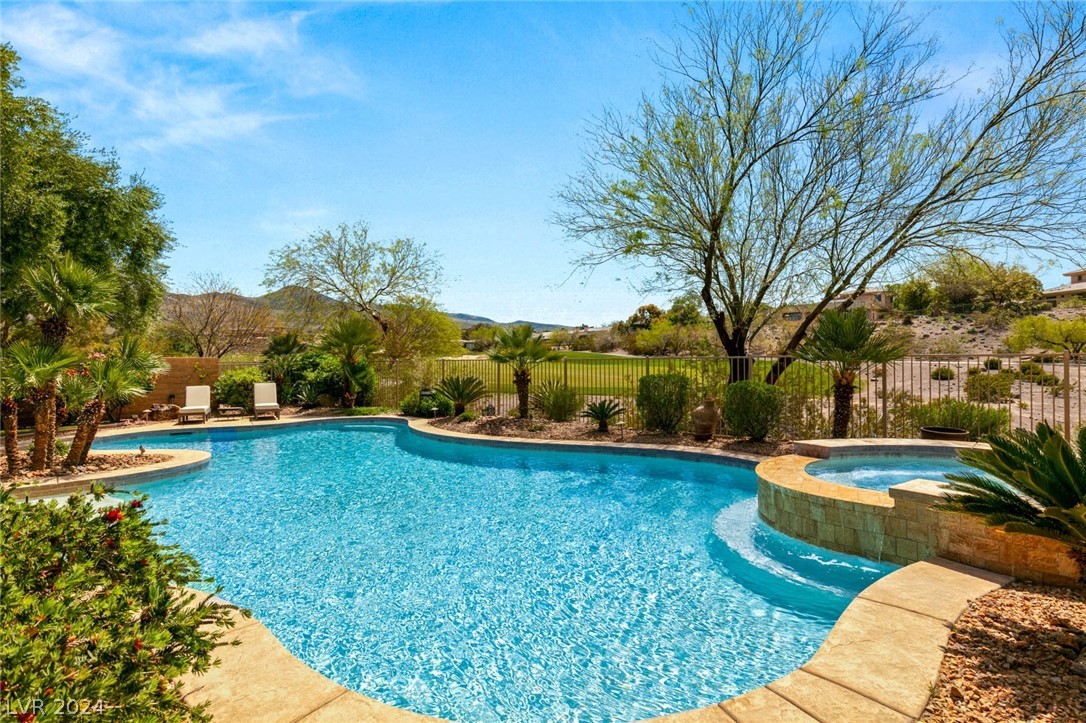 5 IBIS Court