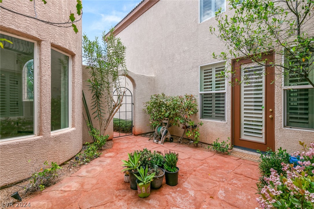 301 ROUND STONE Court