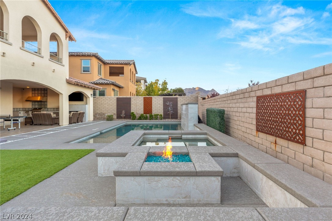 450 BEAUTIFUL HILL Court