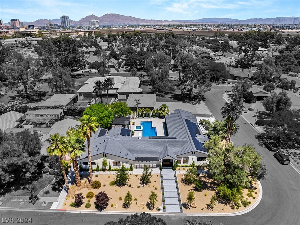 1227 PARK Circle