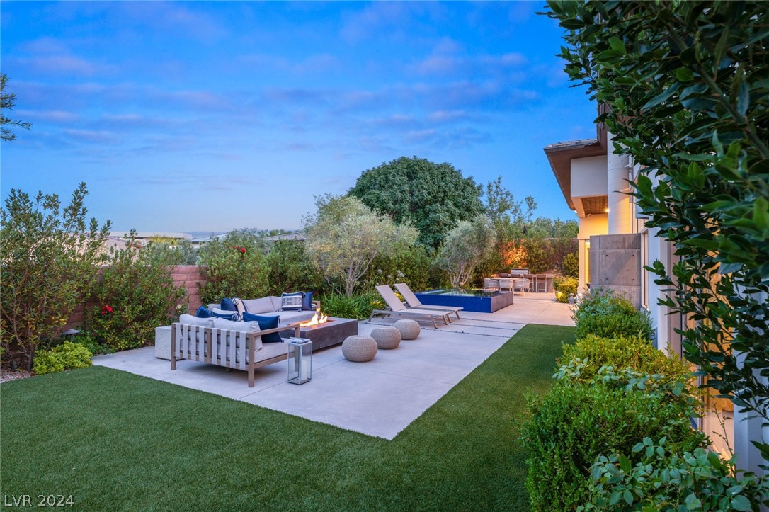 14 MIDNIGHT RIDGE Drive