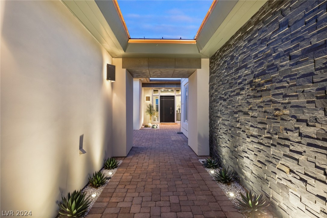 14 MIDNIGHT RIDGE Drive