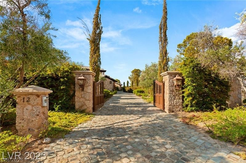 12 Via Verona Court