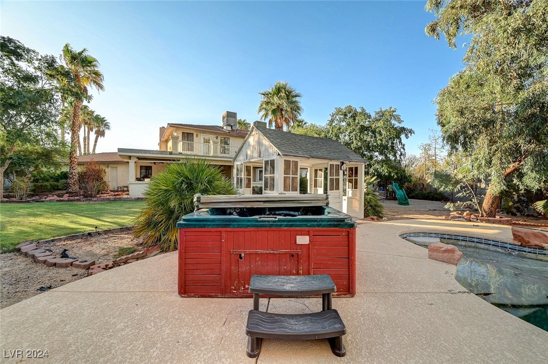 6125 Laredo Street