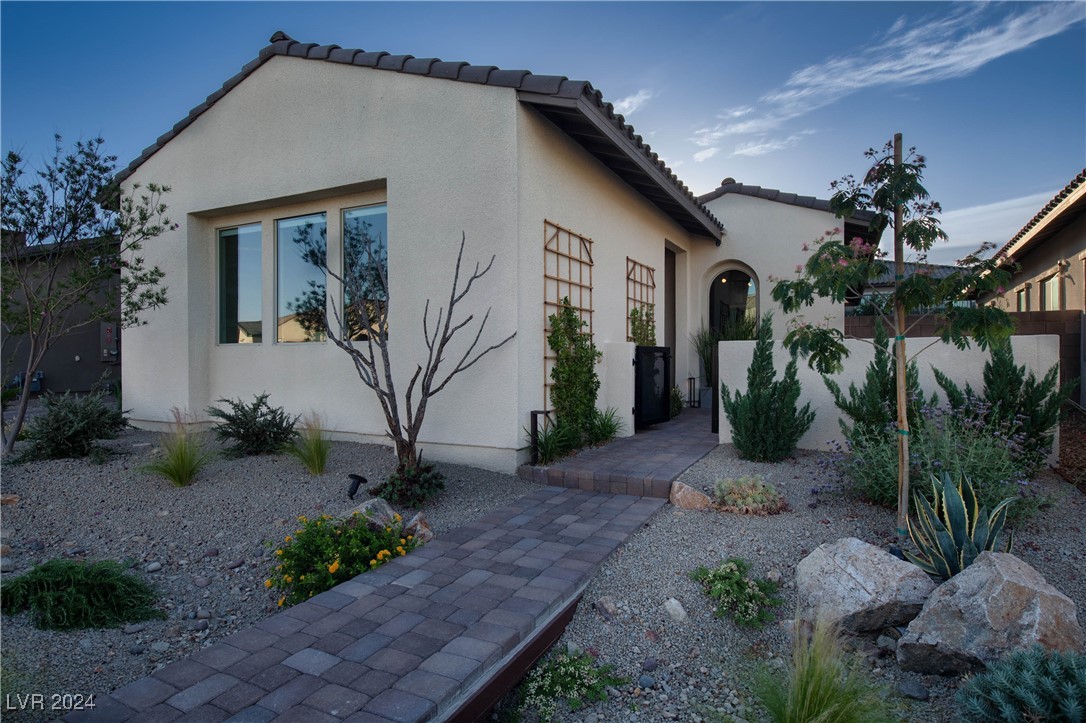 325 JACKALBERRY Street