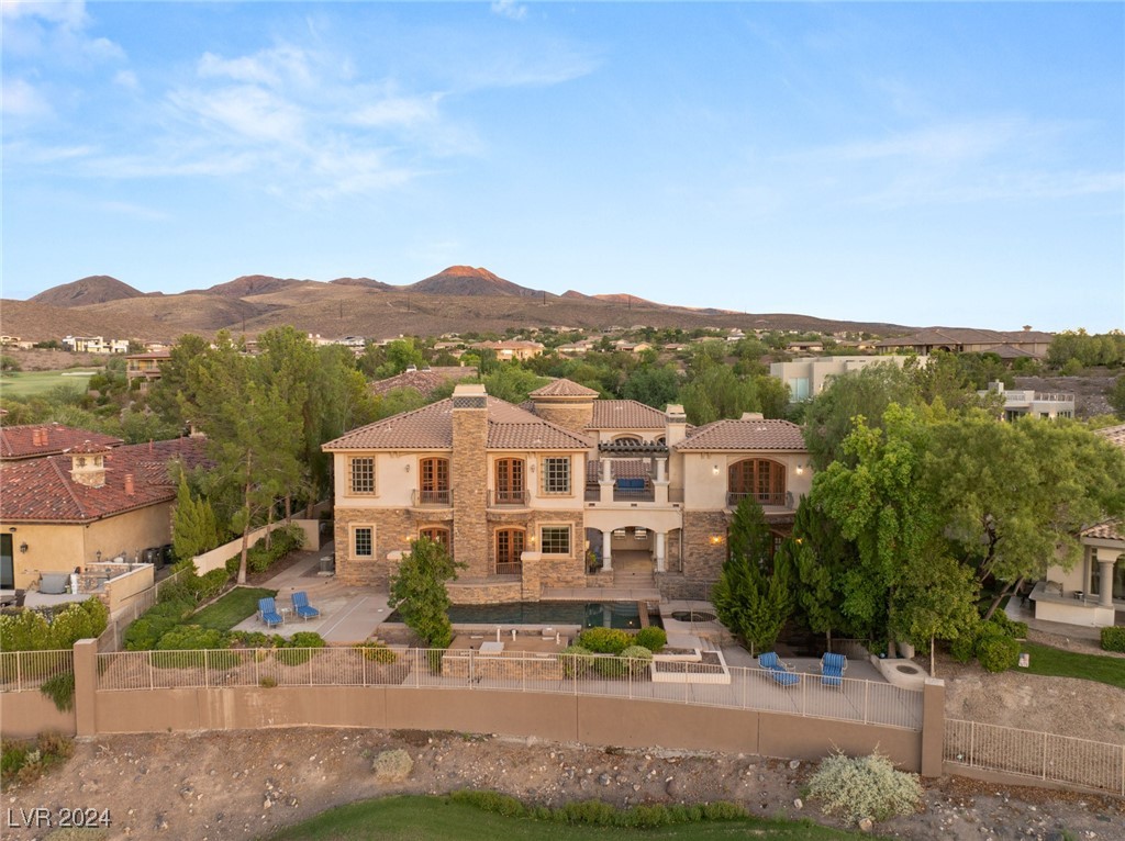 14 CORRAL DE TIERRA Place