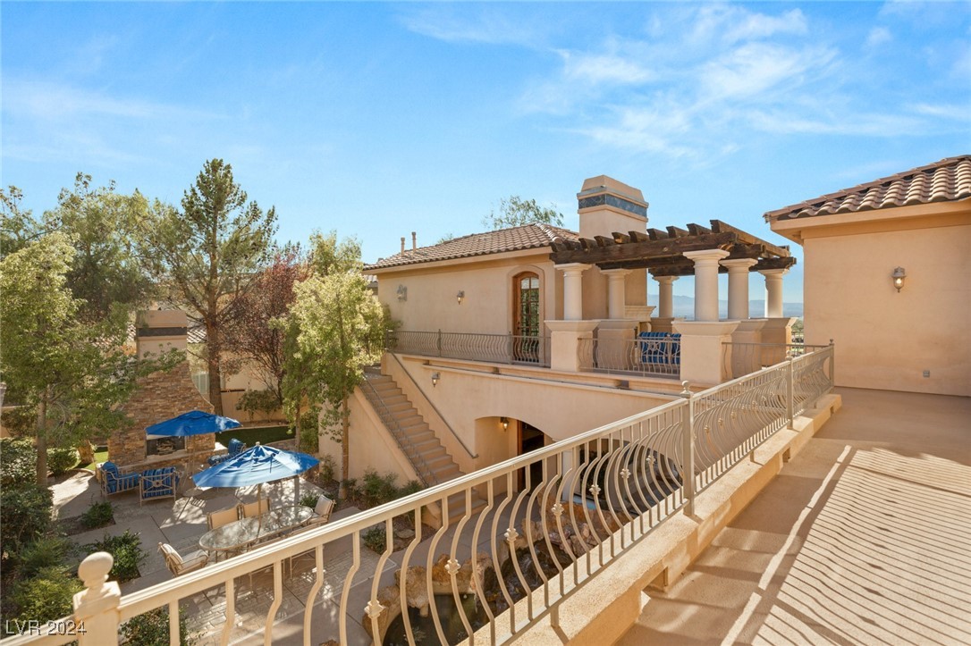 14 CORRAL DE TIERRA Place