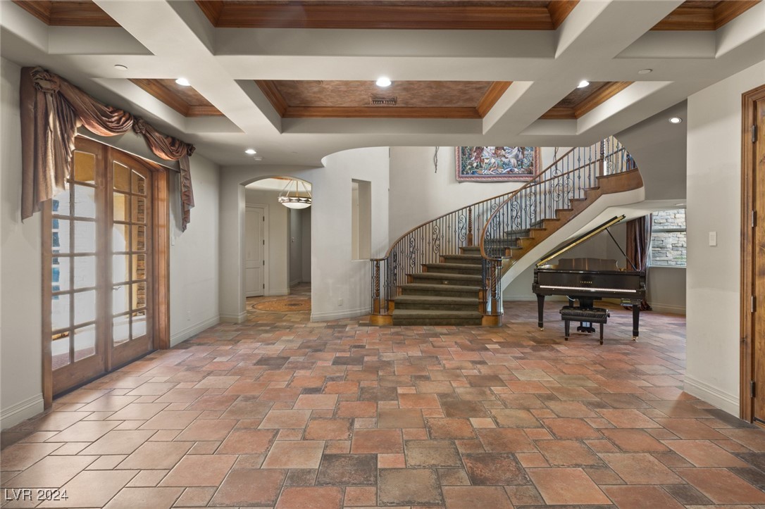 14 CORRAL DE TIERRA Place