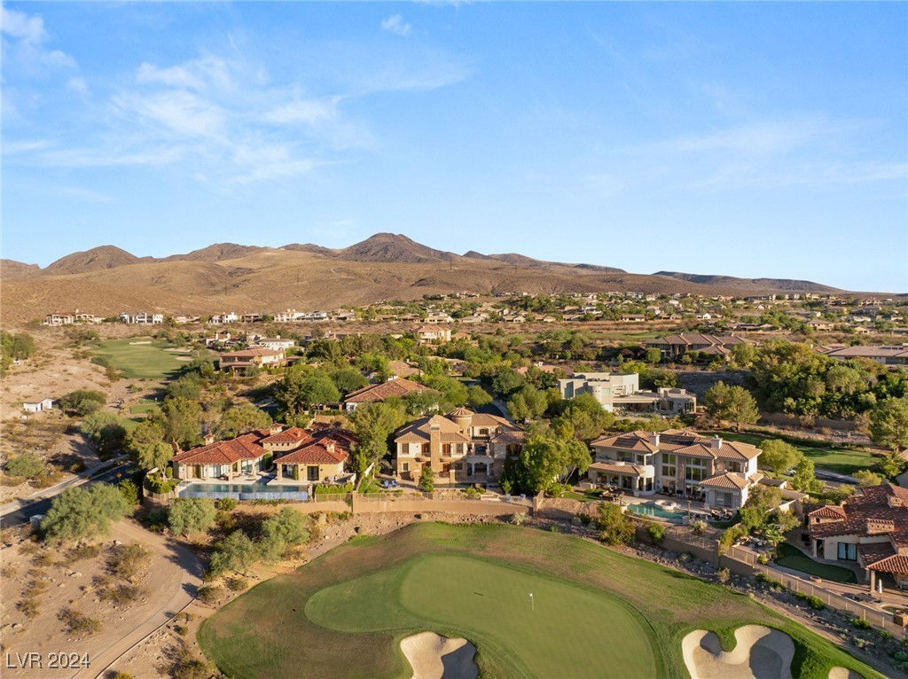 14 CORRAL DE TIERRA Place