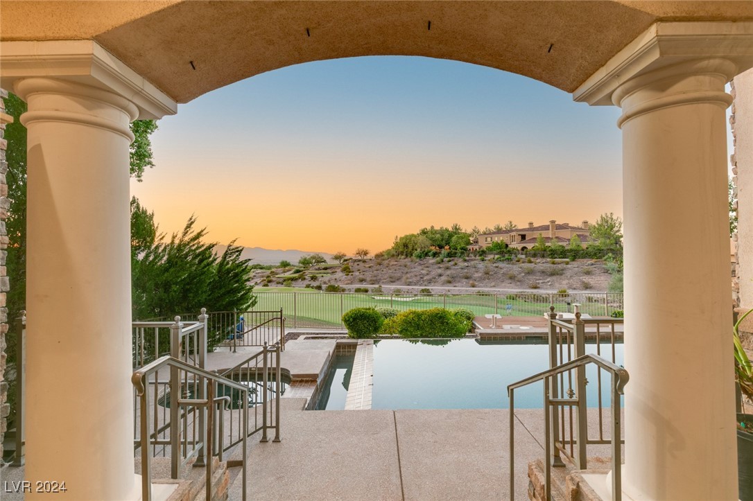 14 CORRAL DE TIERRA Place