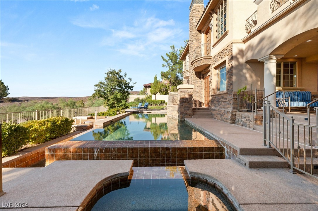 14 CORRAL DE TIERRA Place