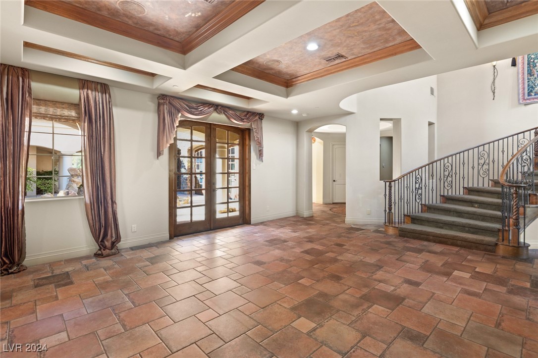 14 CORRAL DE TIERRA Place