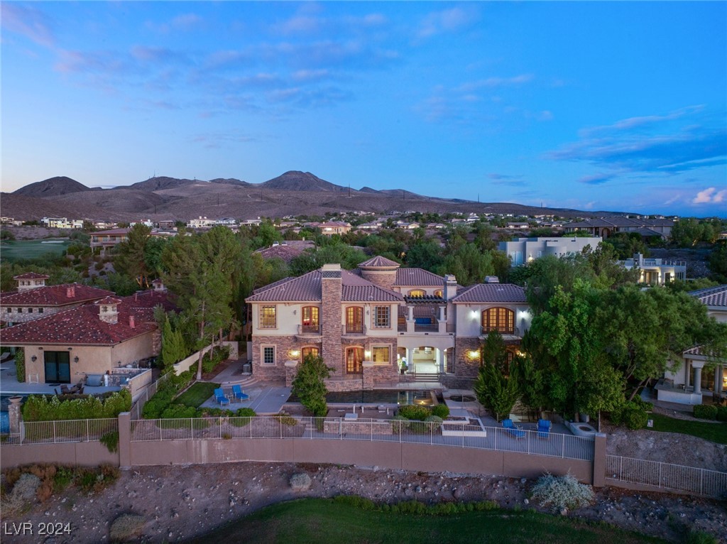 14 CORRAL DE TIERRA Place