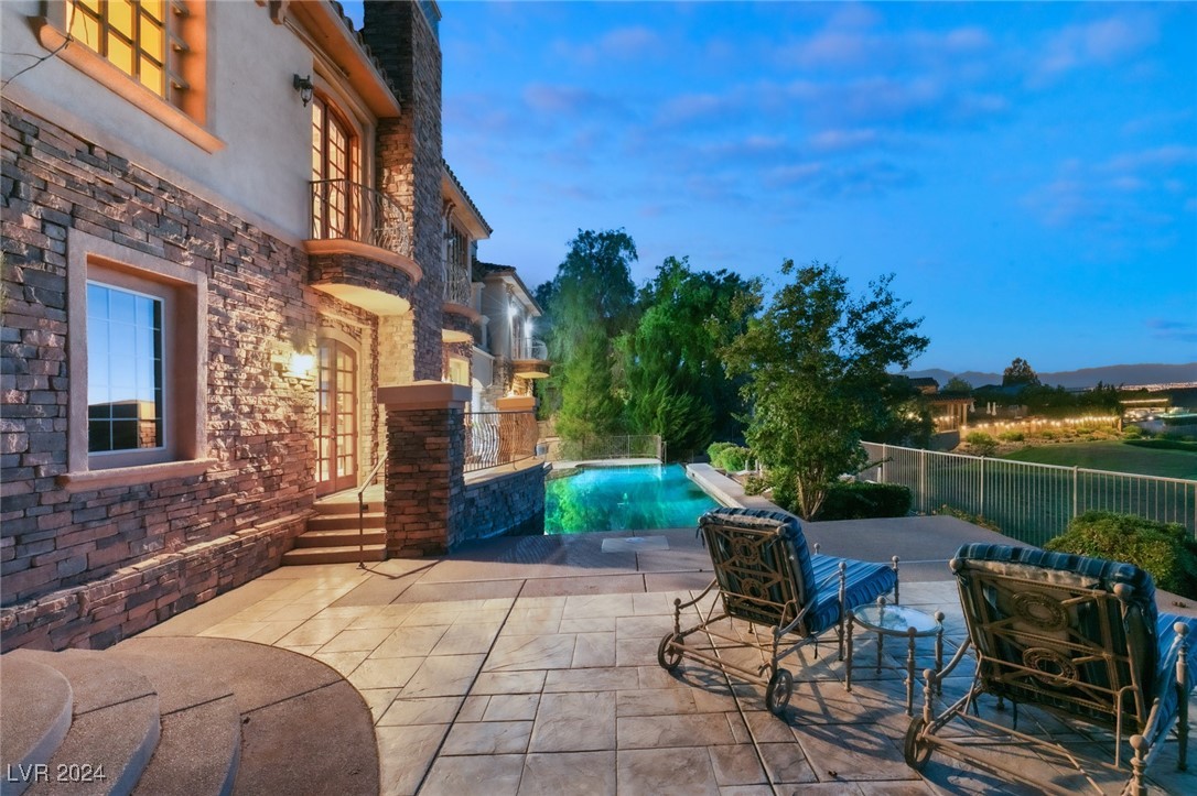 14 CORRAL DE TIERRA Place