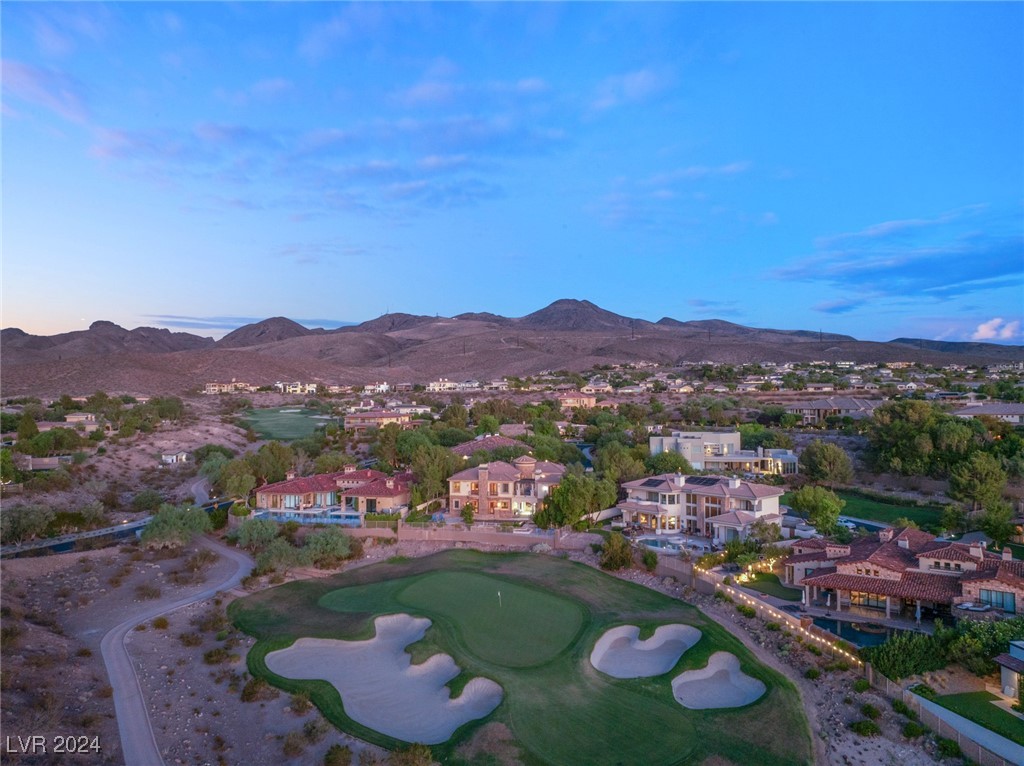 14 CORRAL DE TIERRA Place