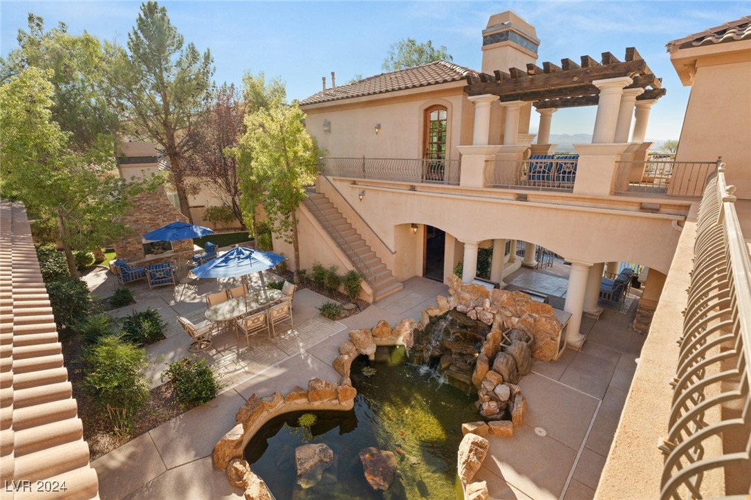 14 CORRAL DE TIERRA Place