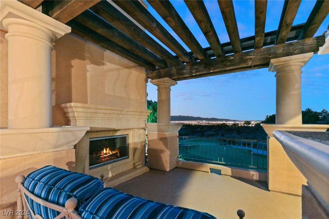 14 CORRAL DE TIERRA Place