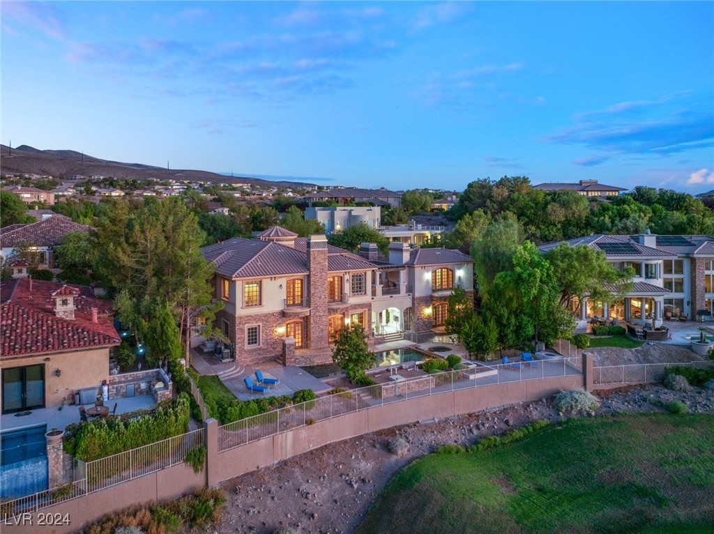 14 CORRAL DE TIERRA Place