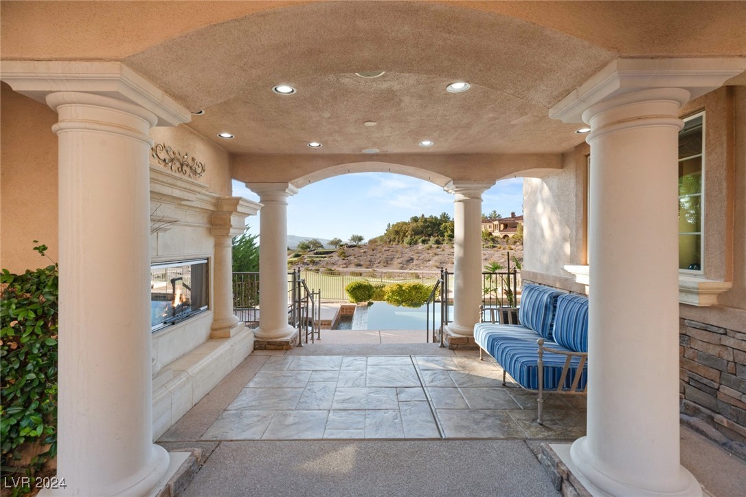 14 CORRAL DE TIERRA Place