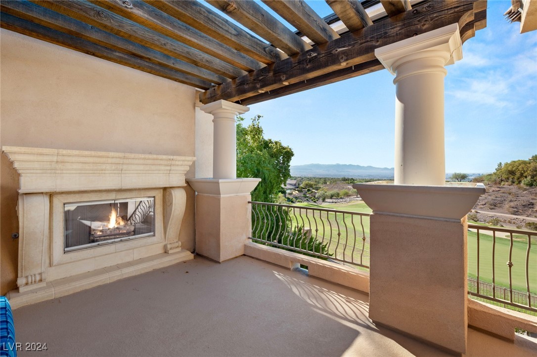 14 CORRAL DE TIERRA Place