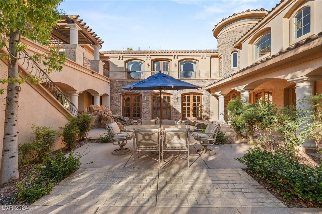 14 CORRAL DE TIERRA Place