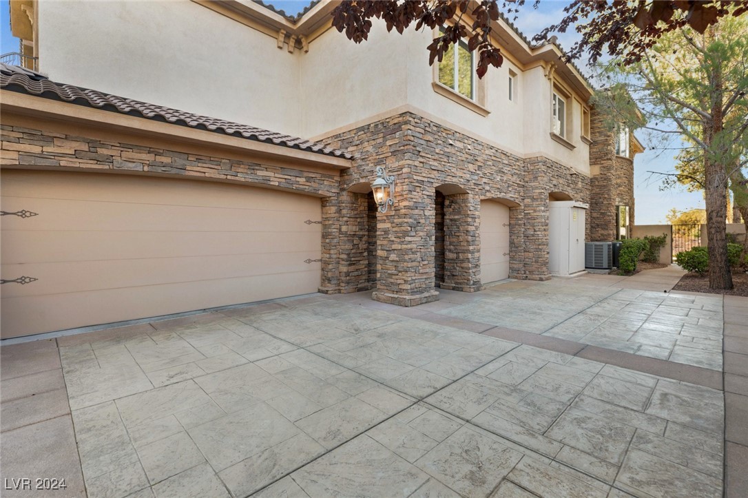 14 CORRAL DE TIERRA Place
