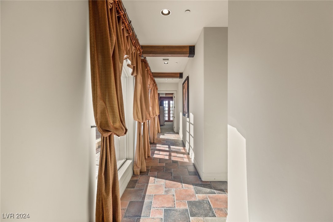 14 CORRAL DE TIERRA Place