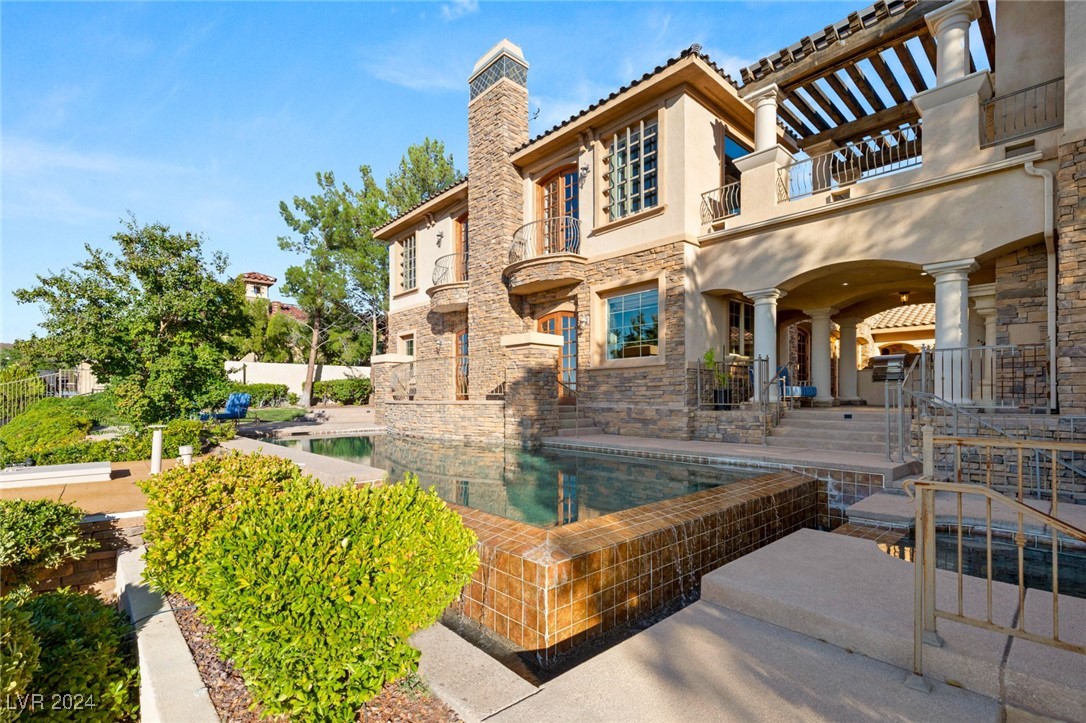 14 CORRAL DE TIERRA Place