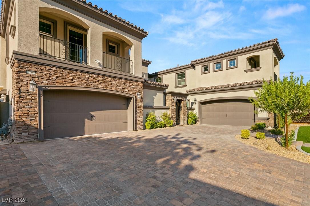 16 OLYMPIA RIDGE Drive
