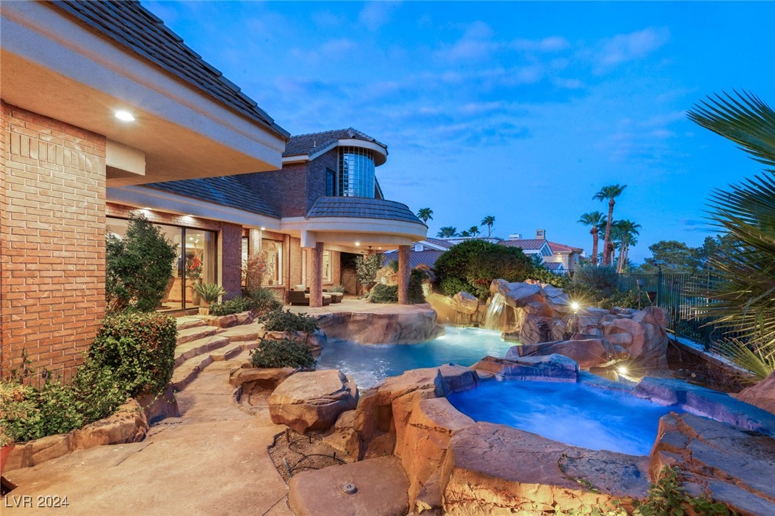 8701 CANYON VIEW Drive