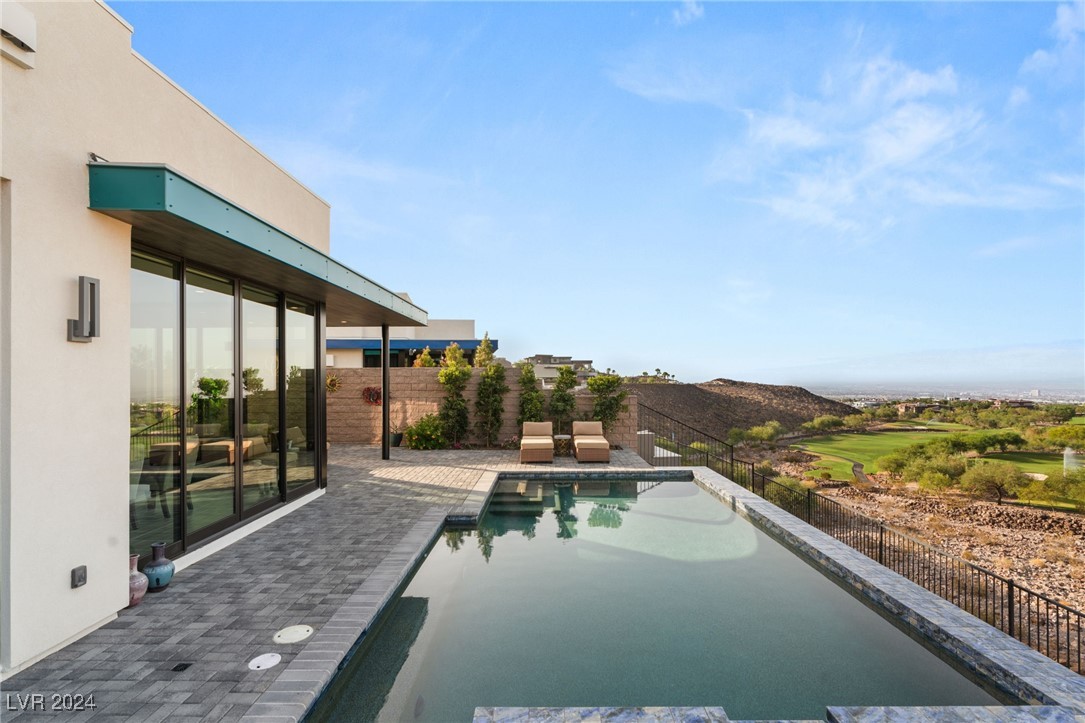 670 SCENIC CLIFF Drive