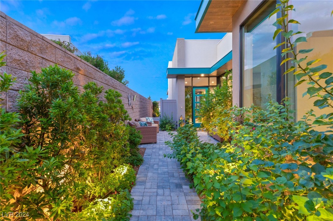 670 SCENIC CLIFF Drive