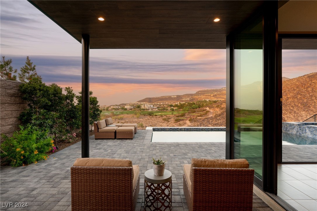 670 SCENIC CLIFF Drive