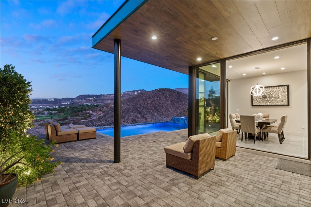 670 SCENIC CLIFF Drive