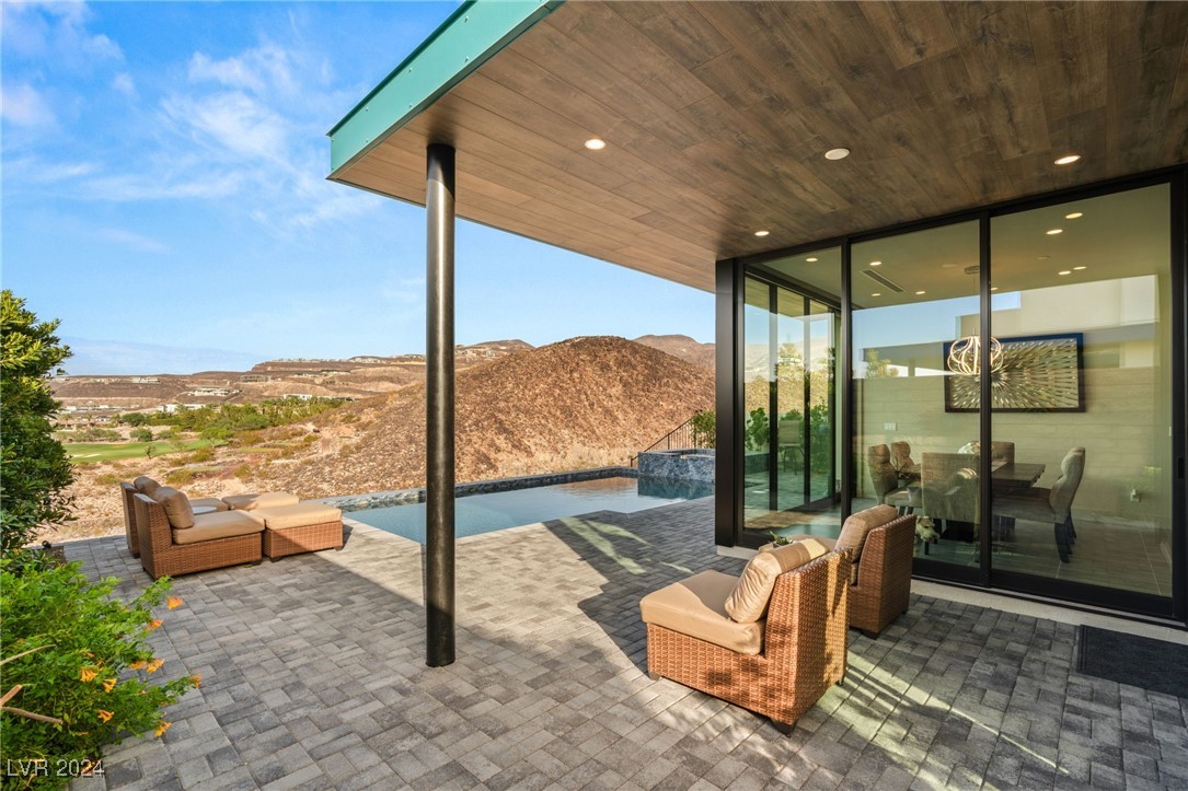 670 SCENIC CLIFF Drive