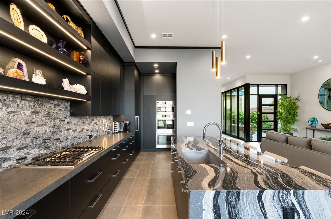 670 SCENIC CLIFF Drive