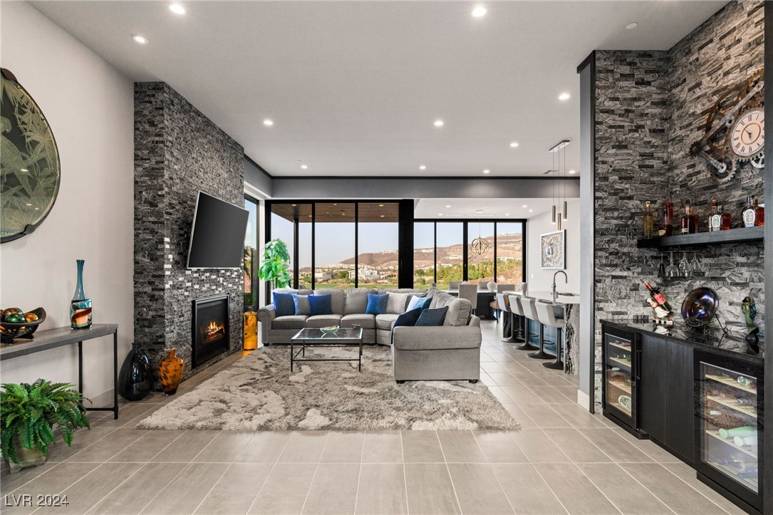 670 SCENIC CLIFF Drive