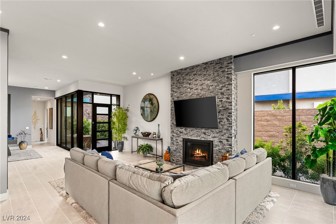 670 SCENIC CLIFF Drive