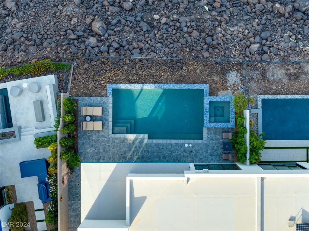670 SCENIC CLIFF Drive
