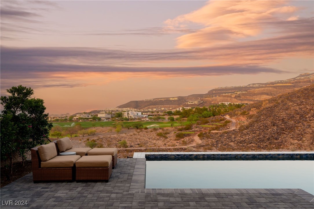 670 SCENIC CLIFF Drive
