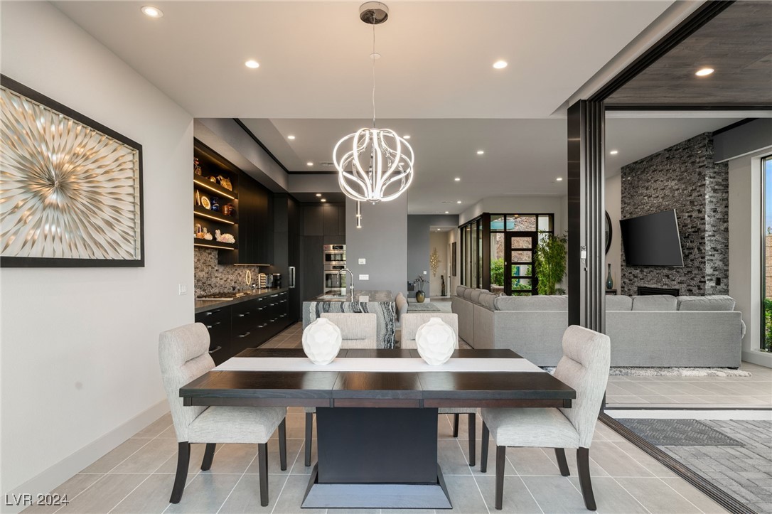 670 SCENIC CLIFF Drive