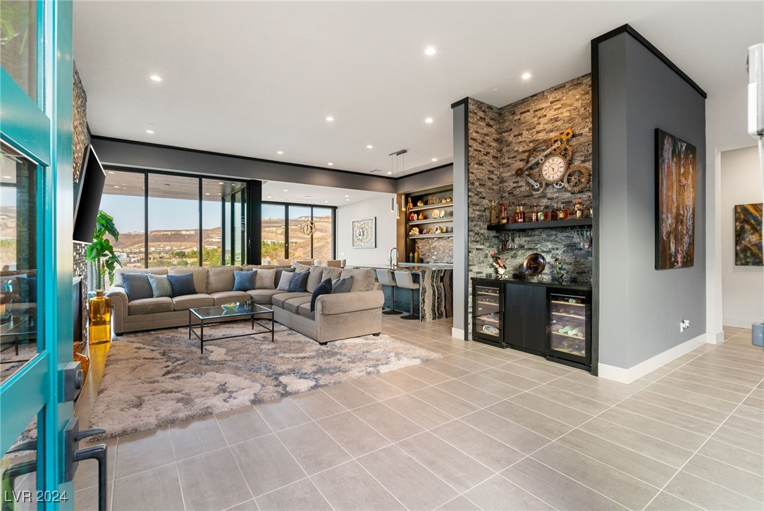 670 SCENIC CLIFF Drive