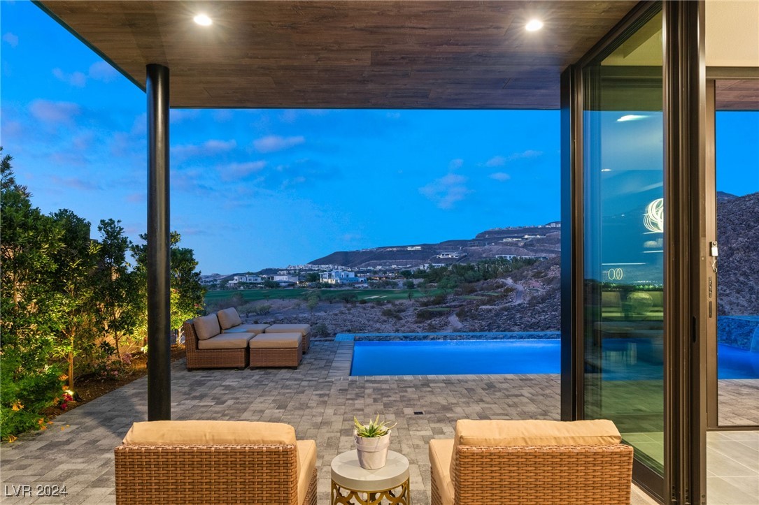 670 SCENIC CLIFF Drive