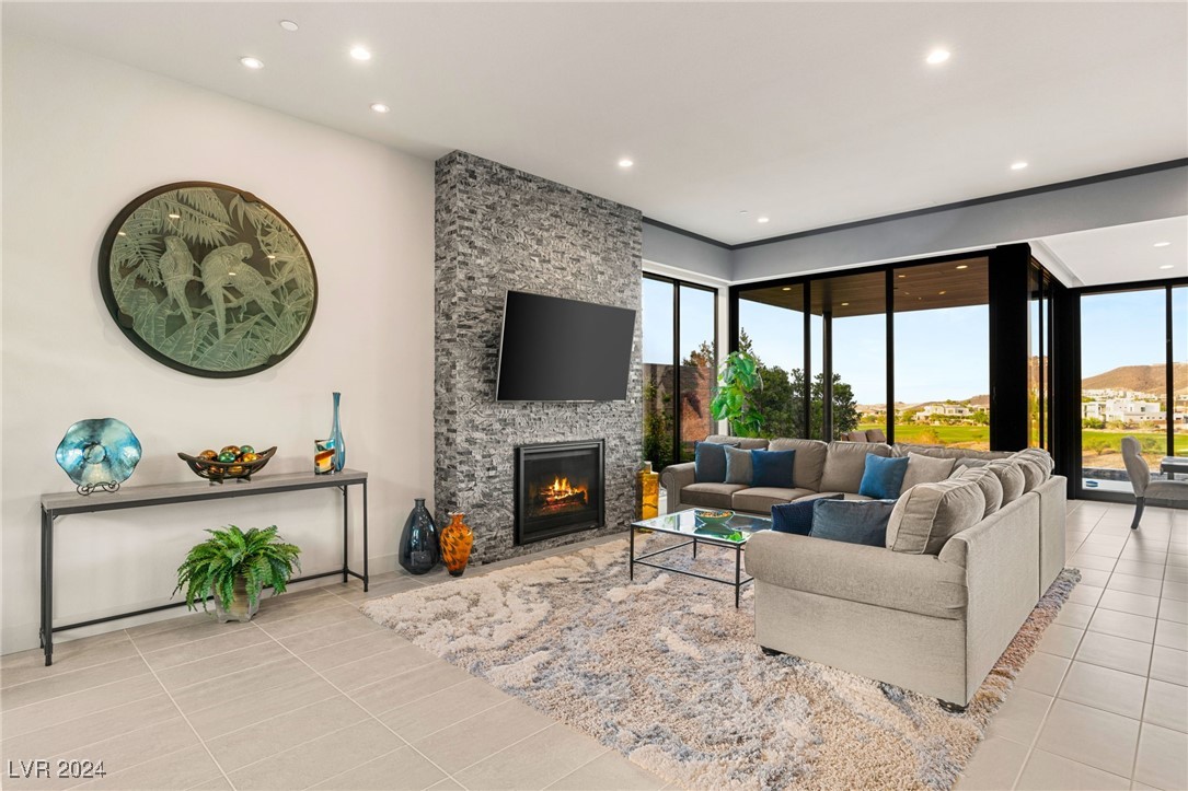 670 SCENIC CLIFF Drive
