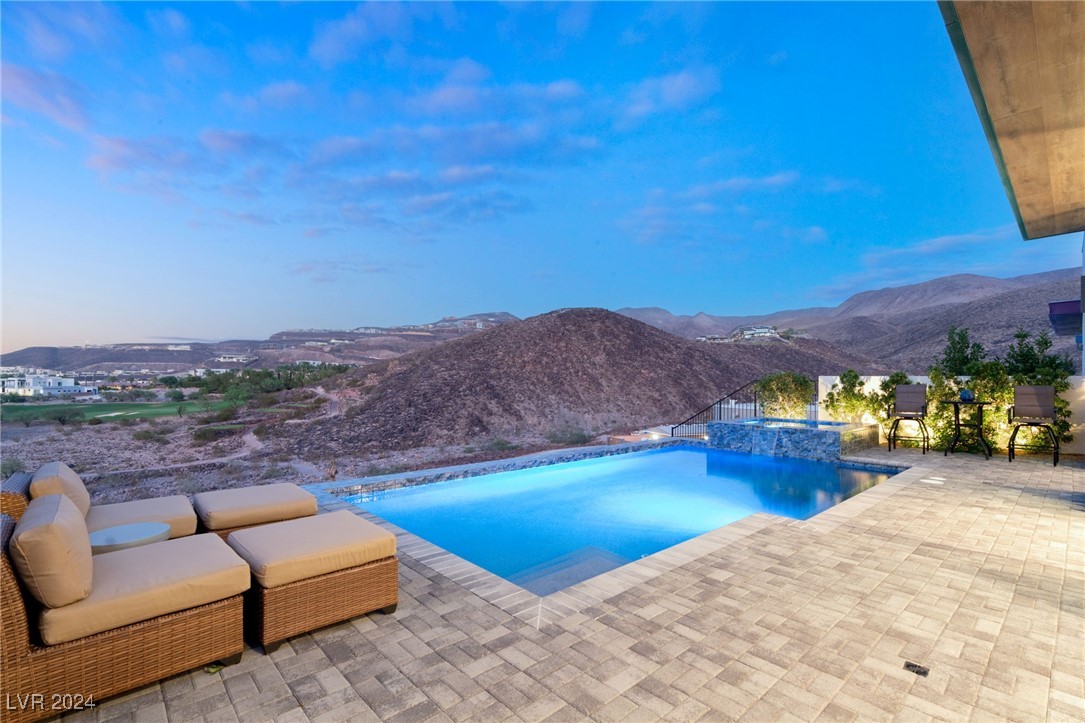 670 SCENIC CLIFF Drive