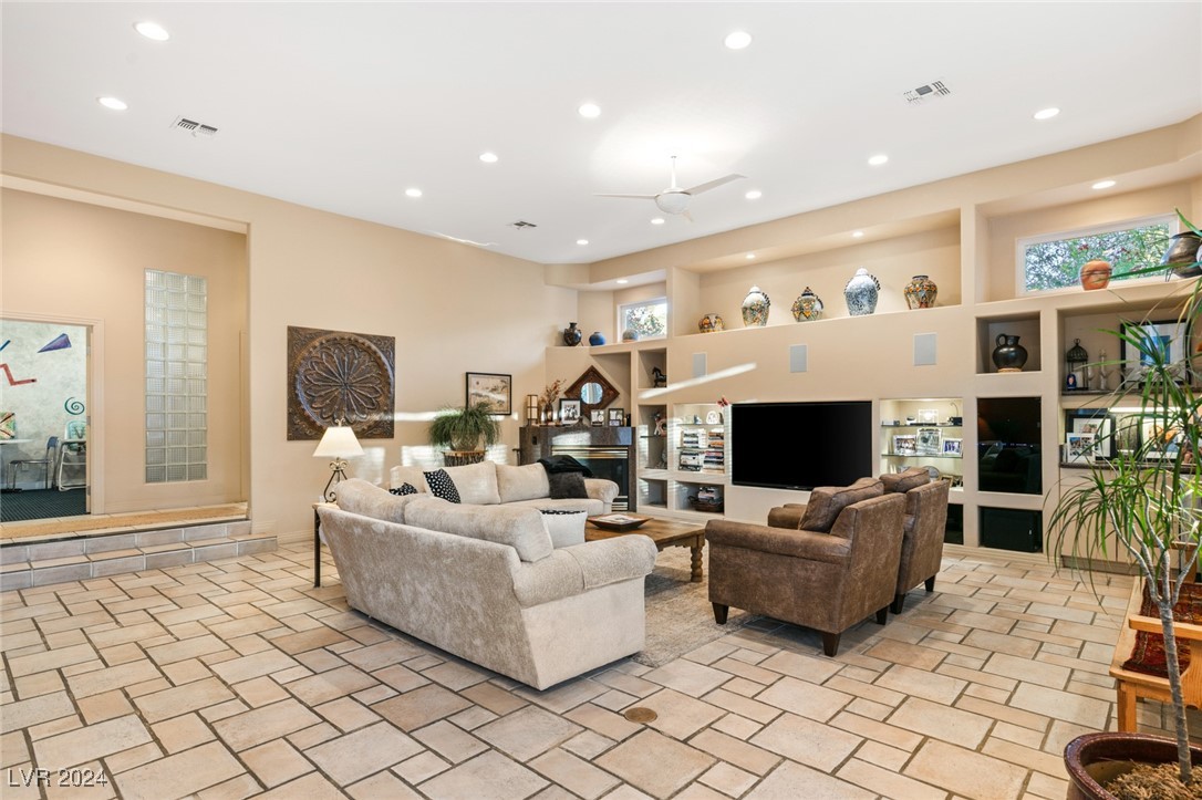 1509 GOLDEN OAK Drive