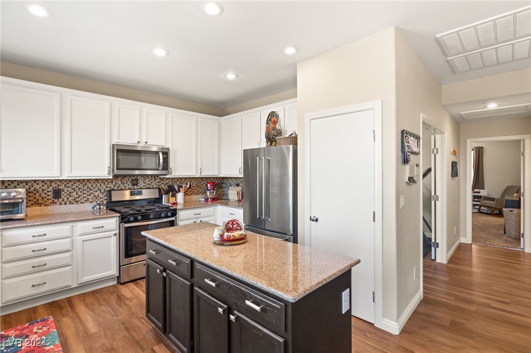 3116 COUNTRY DANCER Avenue