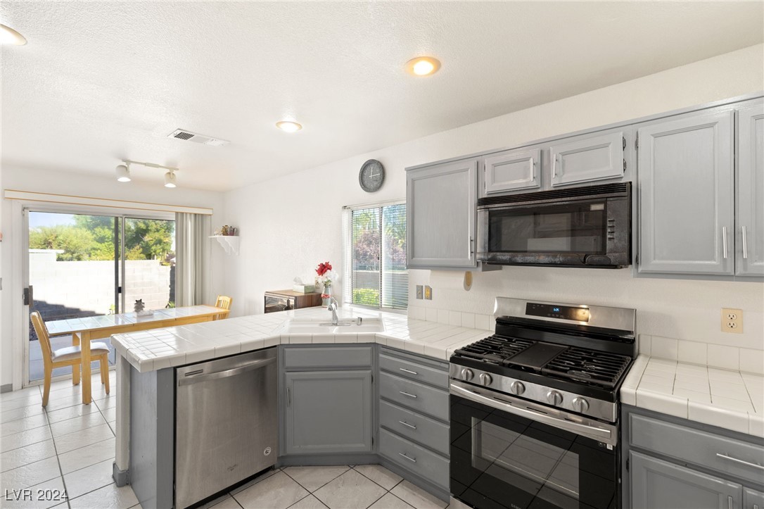 9400 SUMMER RAIN Drive